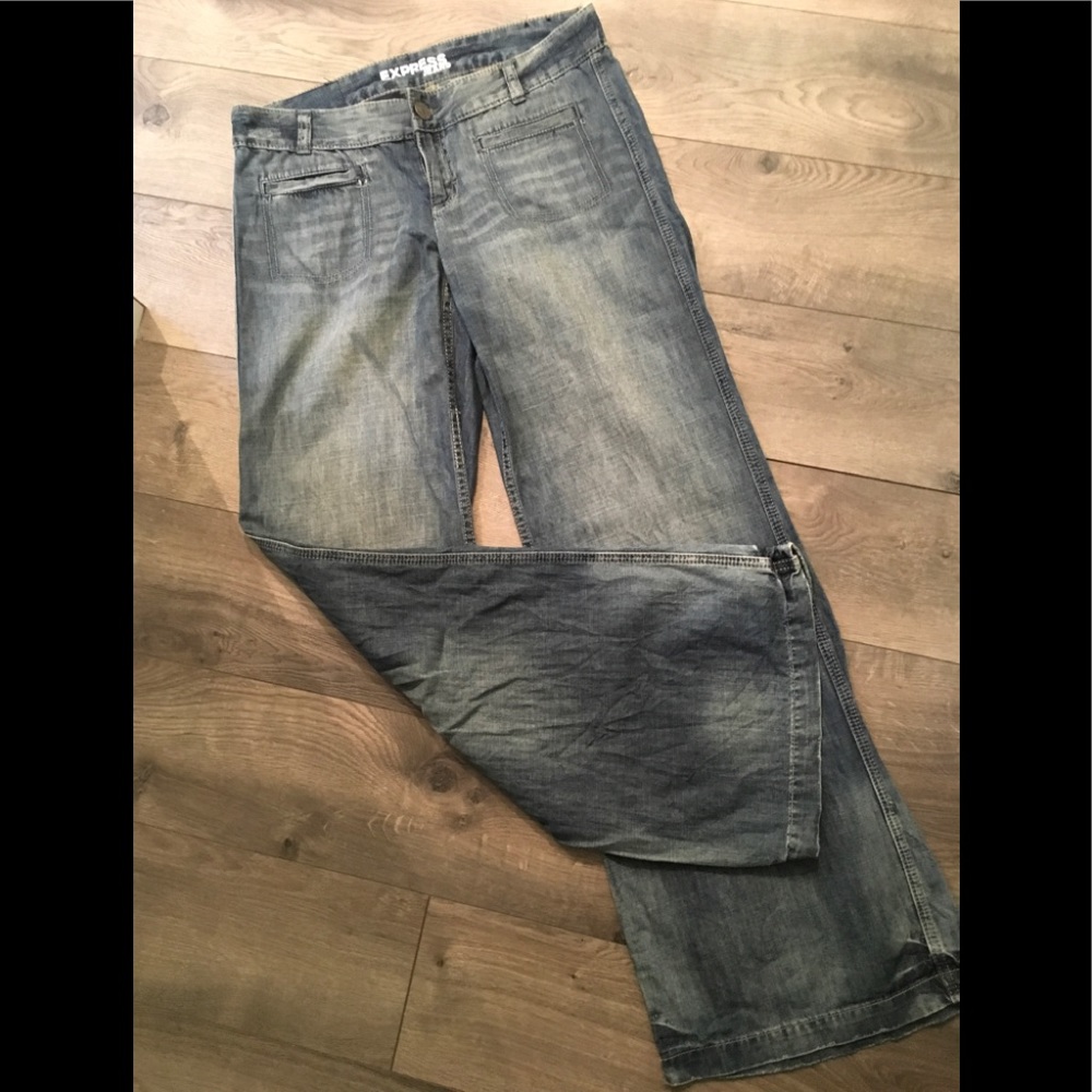 EXPRESS WIDE LEG JEANS (NWOT)